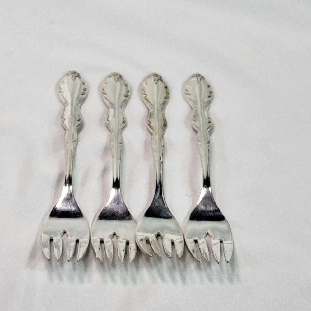 Camelot‎ Melody Silverplate Pattern Set of 4 Salad Forks Floral Scroll VTG 1954